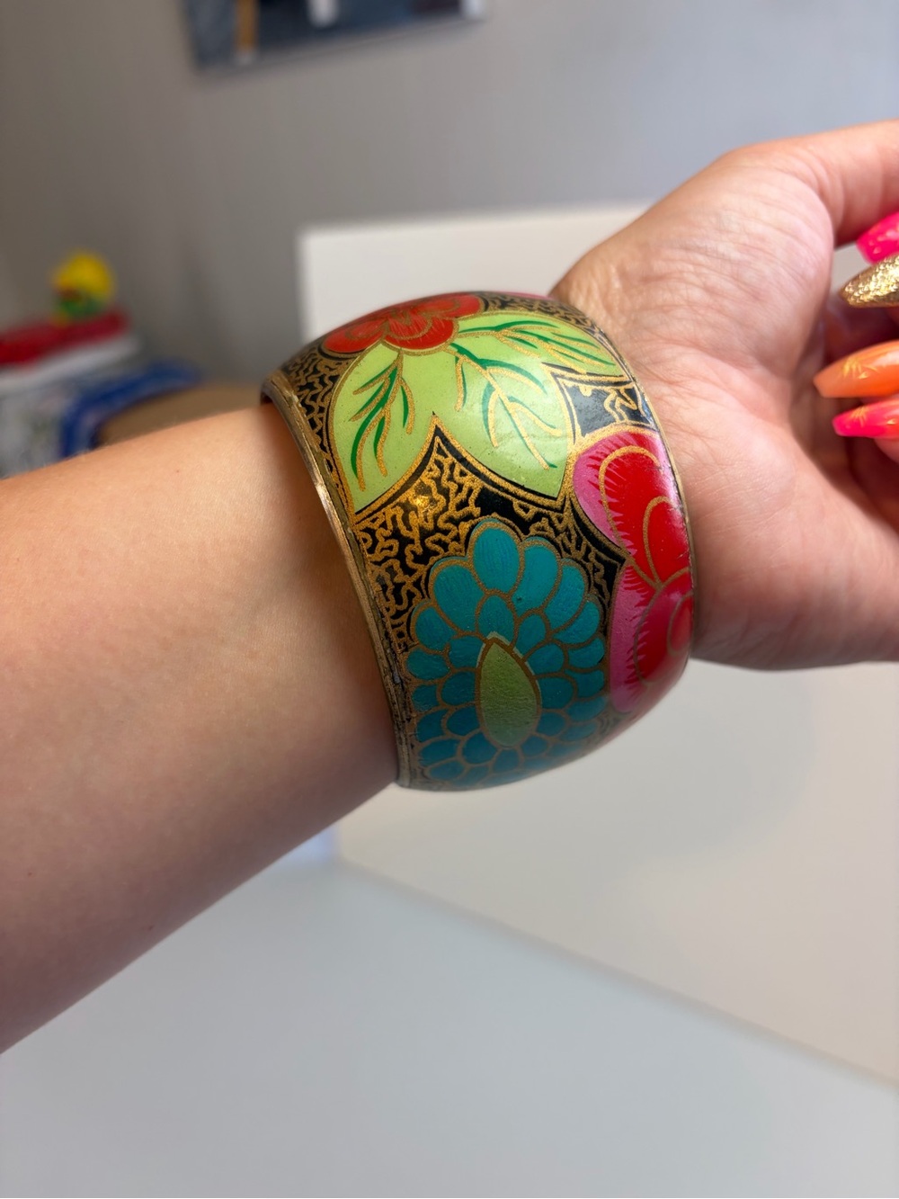 Vintage Painted Floral Wood Bangle Bracelet Wide Boho Statement Cuff Gold Red - Picture 4 of 5